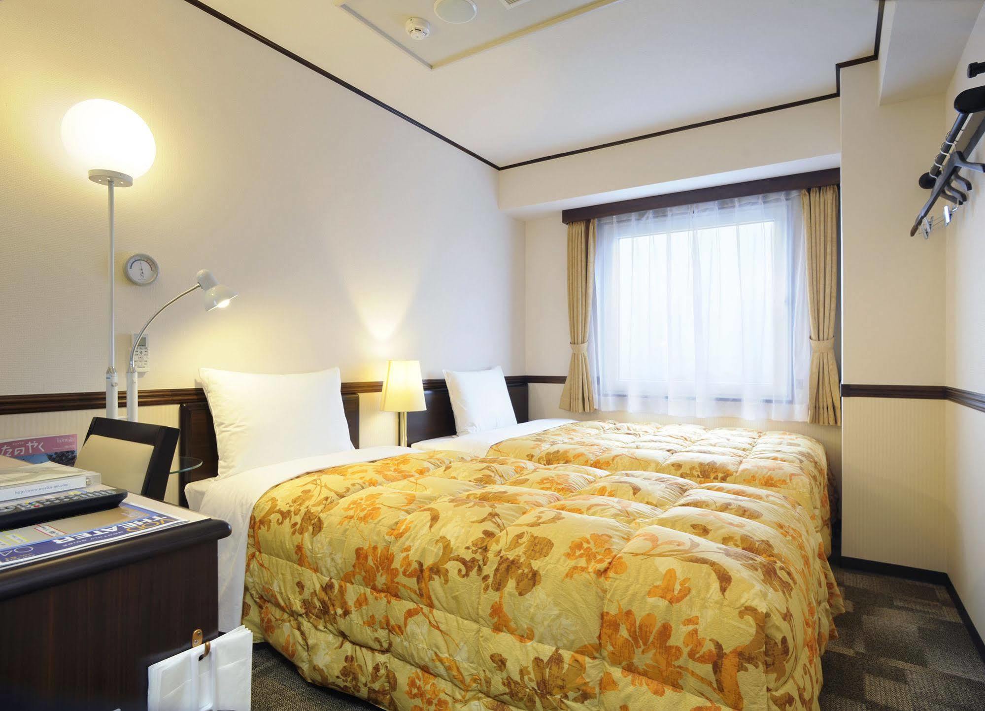 Toyoko Inn Oita Nakatsu Ekimae Buitenkant foto