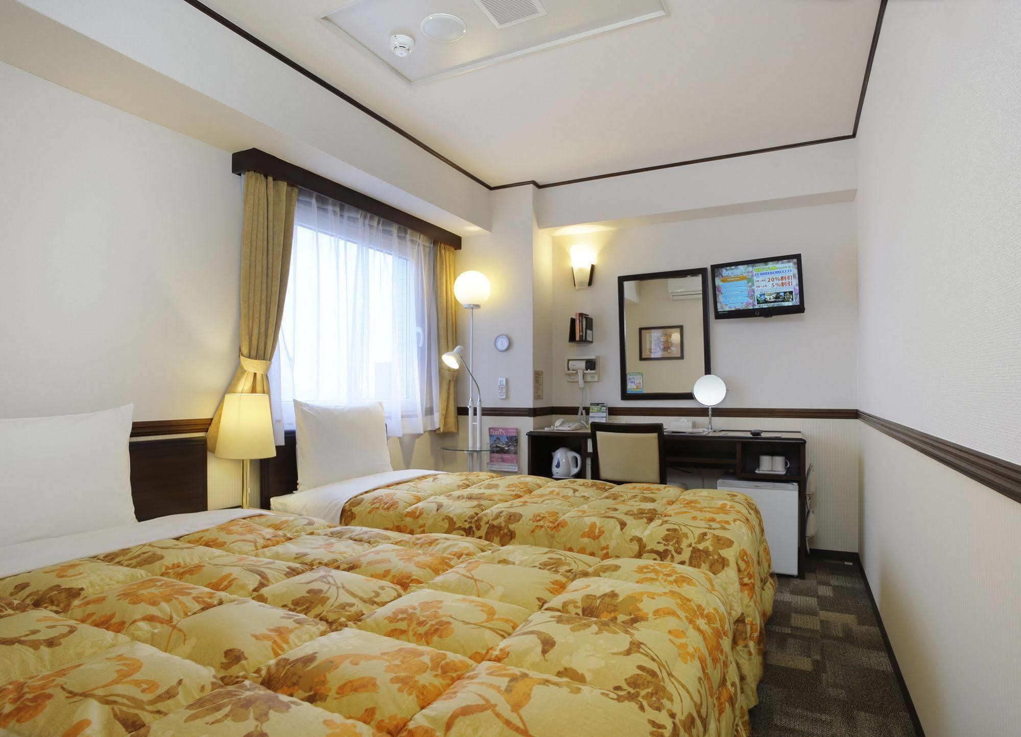 Toyoko Inn Oita Nakatsu Ekimae Buitenkant foto