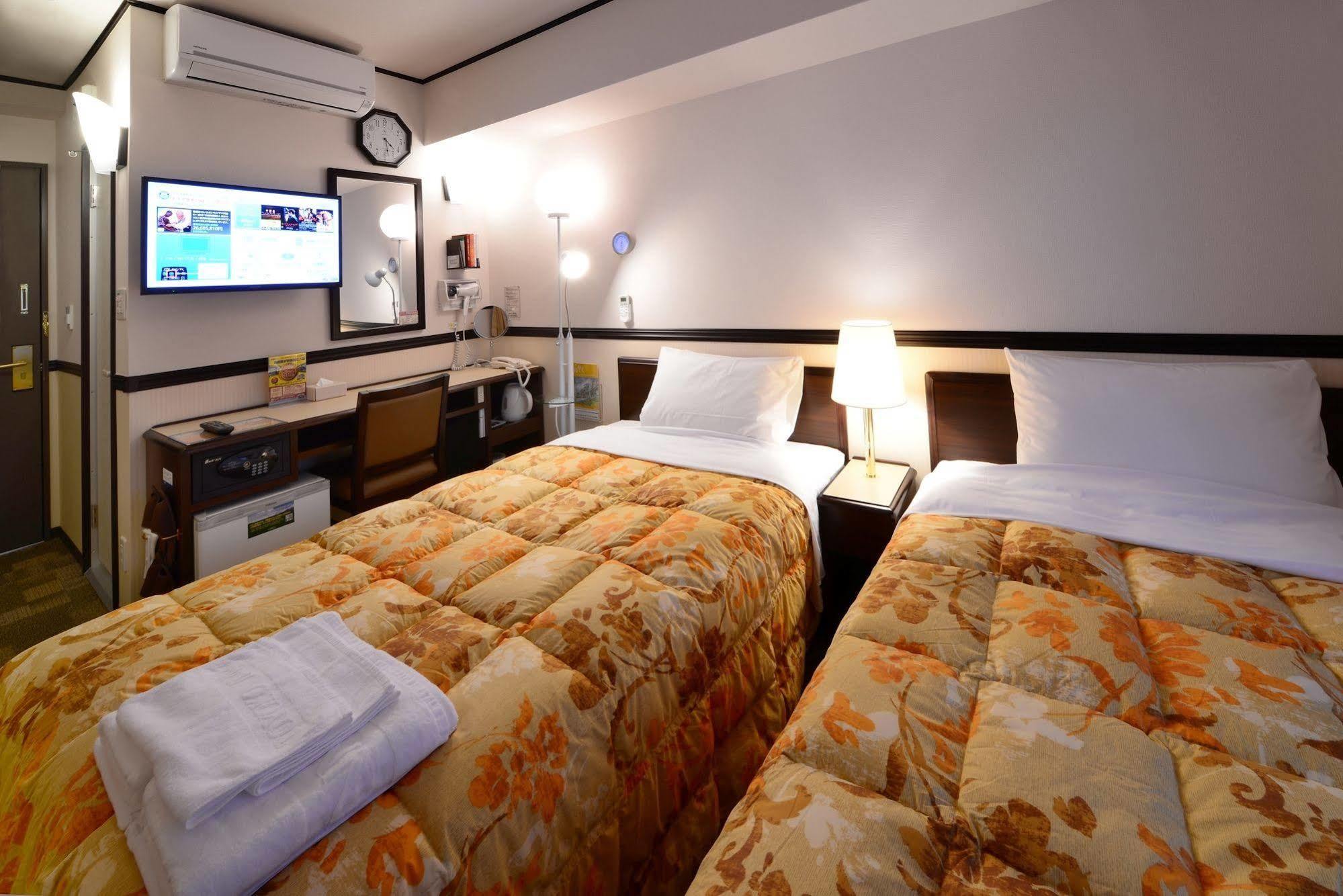 Toyoko Inn Oita Nakatsu Ekimae Buitenkant foto